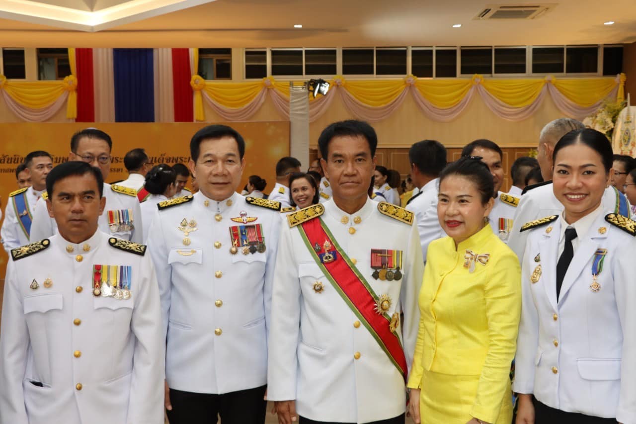 นายกเทศมนตรีตำบลบัลลังก์  ร่วมงานสโมสรสันนิบาต เฉลิมพระเกียรติพระบาทสมเด็จพระเจ้าอยู่หัว เนื่องในโอกาสพระราชพิธีมหามงคลเฉลิมพระชนมพรรษา 6 รอบ