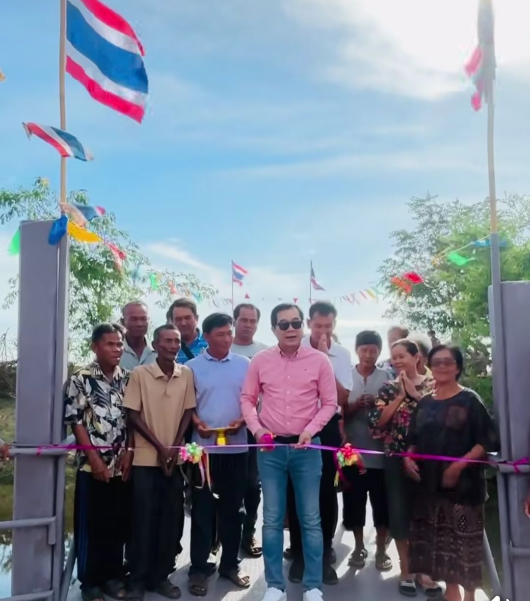 นายกเทศมนตรีร่วมพิธีเปิดสะพานเชื่อมไปยังอ่างเก็บน้ำลำเชียงไกร  ณ  บ้านกระดาน หมู่ 6
