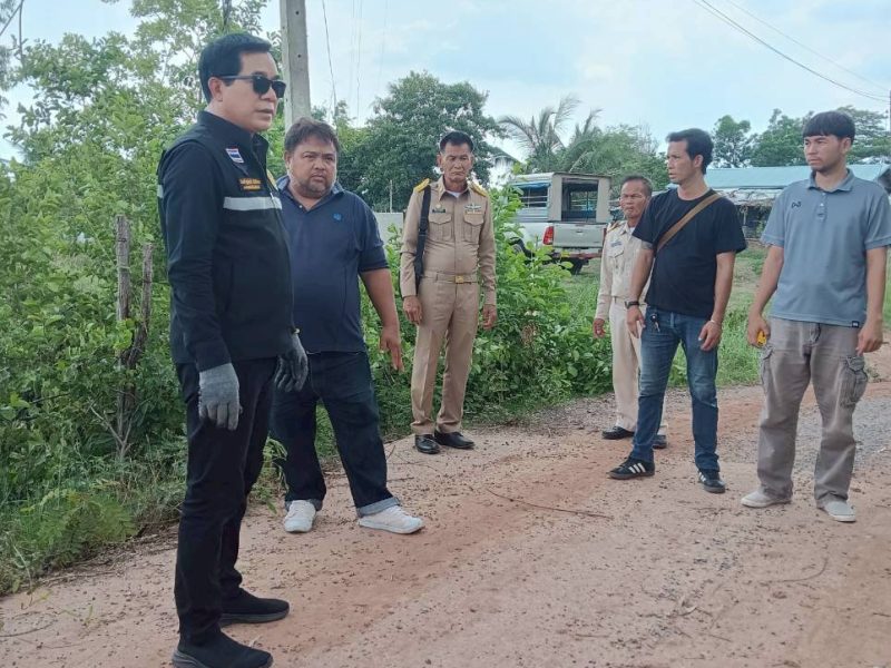 นายกเทศมนตรีลงพื้นที่ตรวจถนนสายหลังวัดเทพคงคา  บ้านหนองแวง หมู่ 2