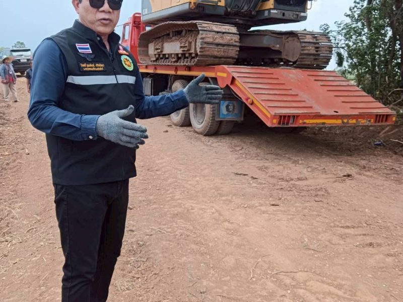 การเคลื่อนย้ายเครื่องจักรจากถนนสายโพธิ์ตาสี - บ้านโกรกหอย  ไปปฏิบัติงานต่อที่บ้านสระขุด หมู่ 14