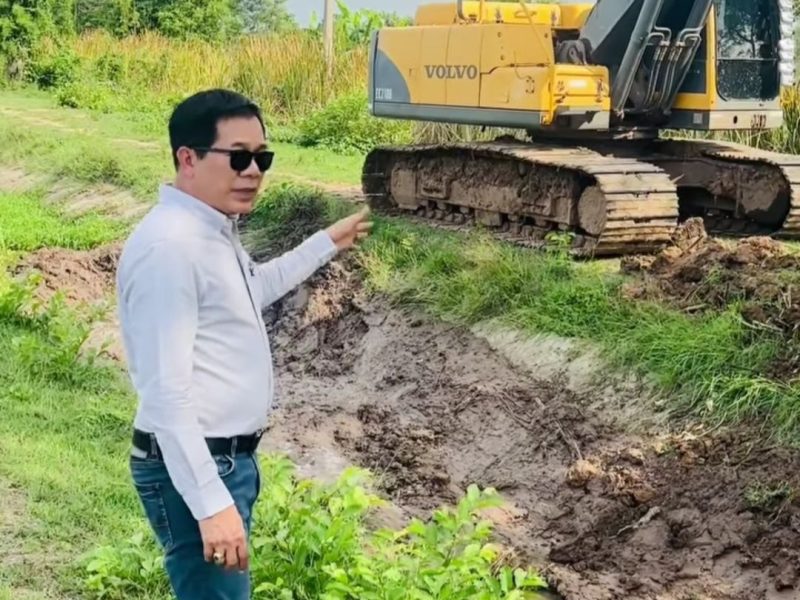 นายกเทศมนตรีตรวจเยี่ยมการปฏิบัติงานลอกคลองส่งน้ำสายใหญ่ฝั่งซ้ายสายบ้านบัลลังก์-บ้านหนองแวง