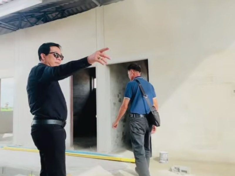 นายกเทศมนตรีตรวจเยี่ยมการดำเนินงานก่อสร้างศูนย์พัฒนาเด็กเล็กบ้านบัลลังก์