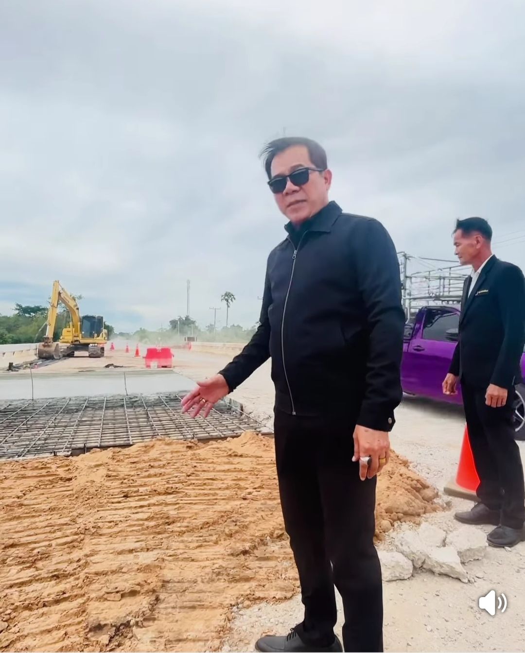นายกเทศมนตรีลงพื้นที่ตรวจเยี่ยมการดำเนินงานก่อสร้างสะพานทางเข้าเทศบาลตำบลบัลลังก์