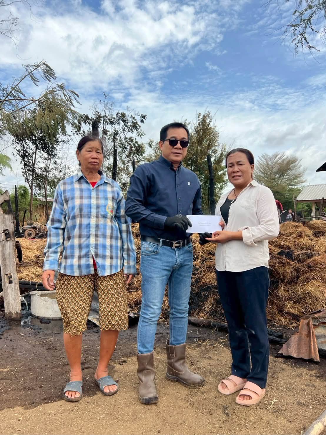 เทศบาลตำบลบัลลังก์ ได้รับแจ้งเกิดเหตุการณ์เพลิงไหม้ยุ้งฉางของเกษตรกร  บ้านโนนเจดีย์ หมู่ 1 ตำบลบัลลังก์  อำเภอโนนไทย