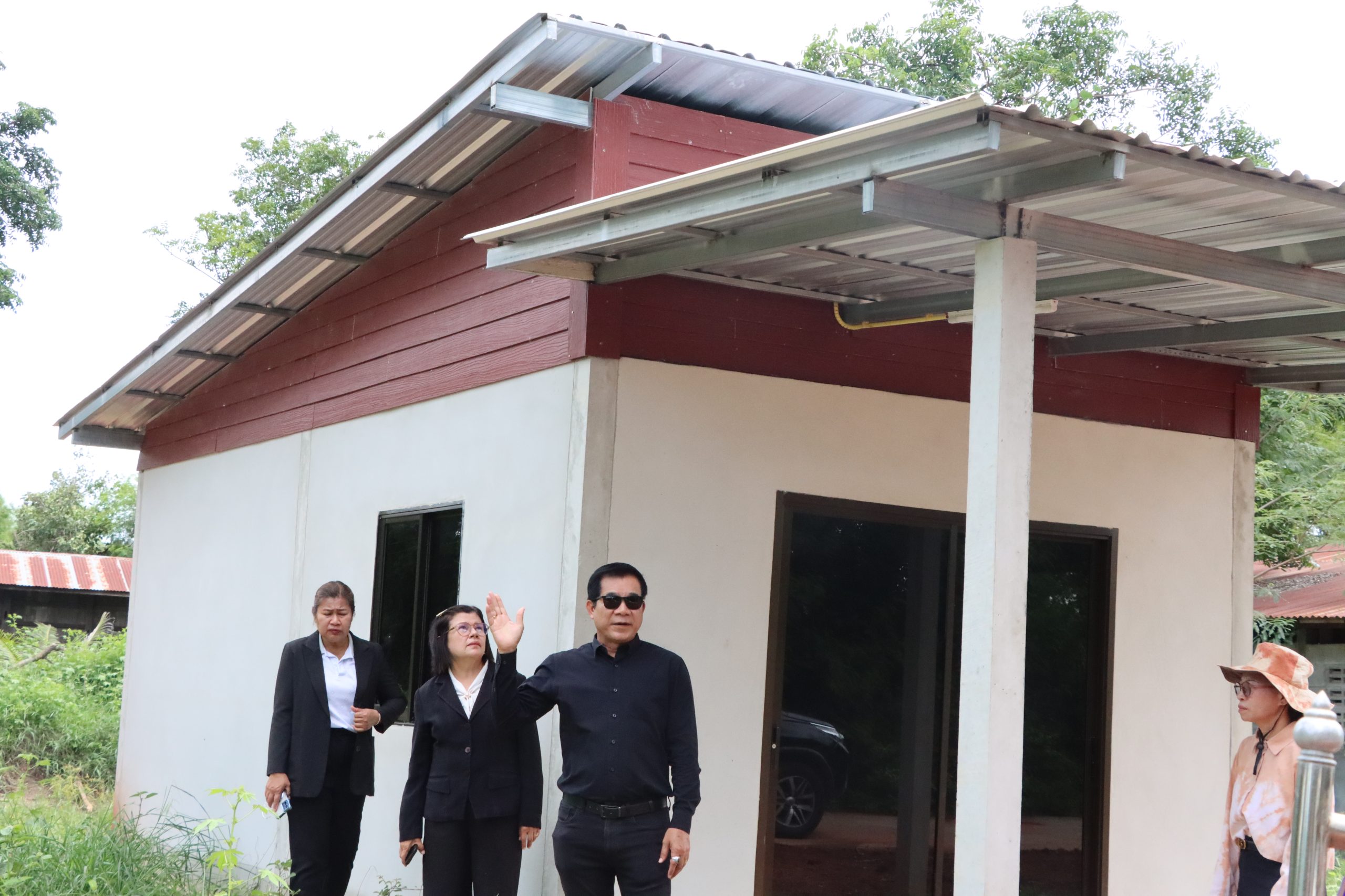 นายกเทศมนตรีลงพื้นที่ตรวจสอบความเรียบร้อยก่อนการส่งมอบบ้านพักอาศัยสำหรับผู้พิการ