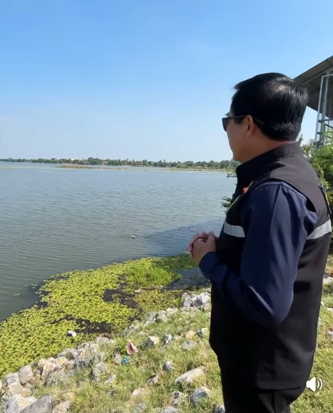 นายกเทศมนตรีตำบลบัลลังก์ติดตามสถานการณ์น้ำในอ่างเก็บน้ำลำเชียงไกร ตอนล่าง